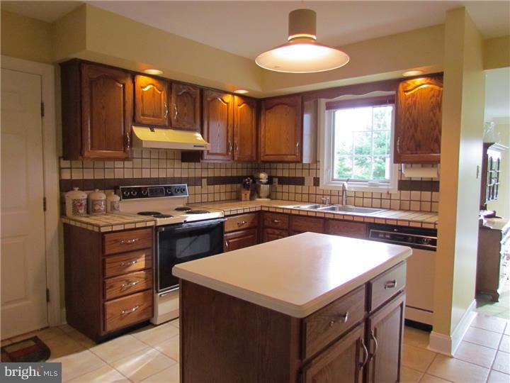 4 Hillendale Road Perkasie, PA 18944 - Photo 4 of 25 Gallery Image 4