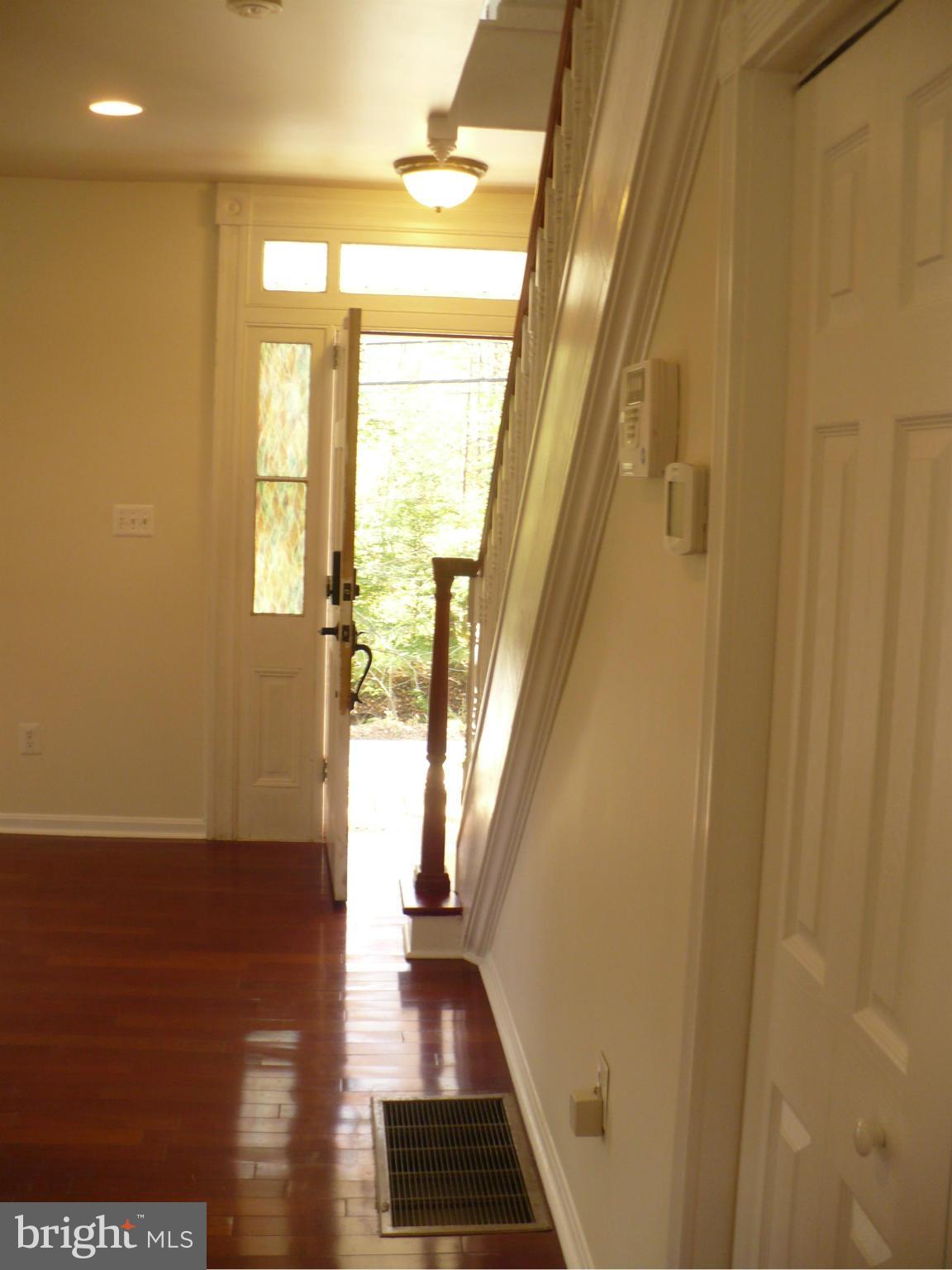 5300 Dogwood Road Baltimore, MD 21207 - Photo 20 of 22 Living Room