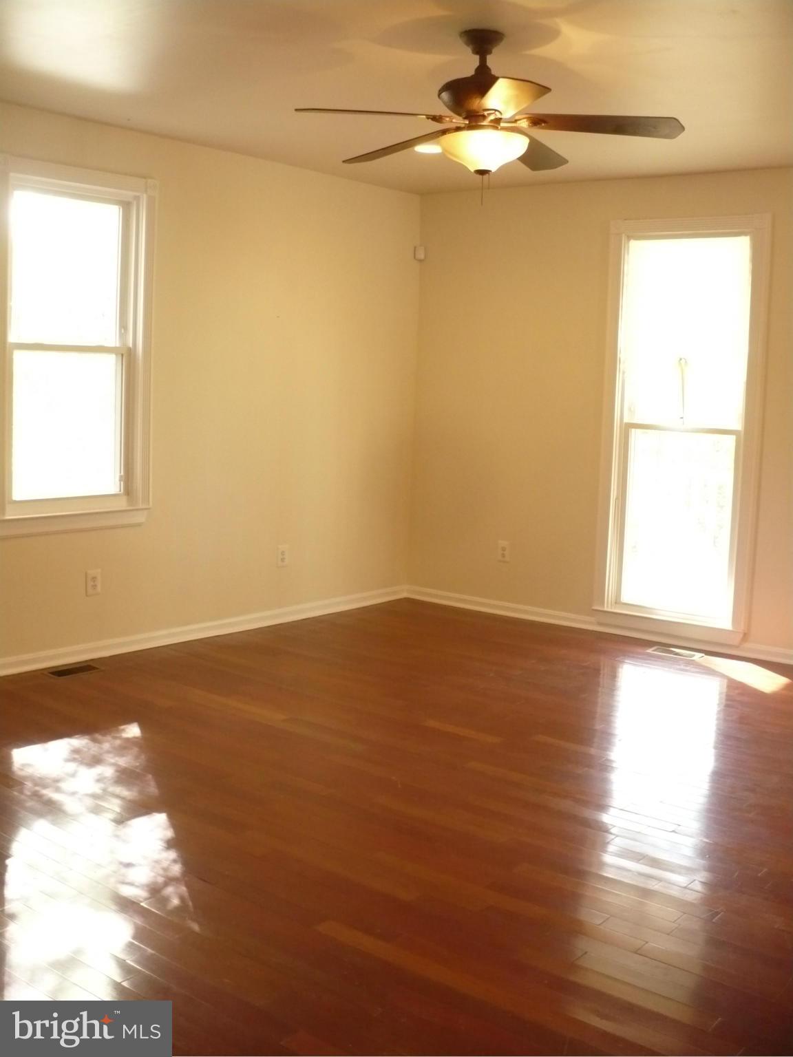 5300 Dogwood Road Baltimore, MD 21207 - Photo 3 of 22 Living Room