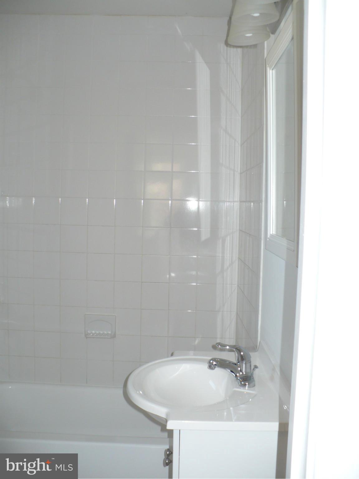 5300 Dogwood Road Baltimore, MD 21207 - Photo 9 of 22 Bath