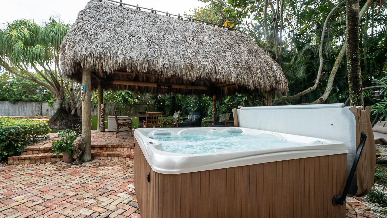 6060 North Ocean Boulevard Ocean Ridge, FL 33435 - Photo 6 of 23 Spa/Tiki