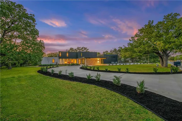 $1,830,000 | 748 South Rosemary Drive, Bryan, TX 77802