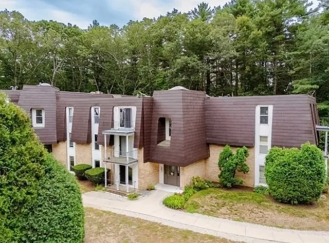 $1,800 | 8 Shadowbrook Lane, Unit 38, Milford, MA 01757