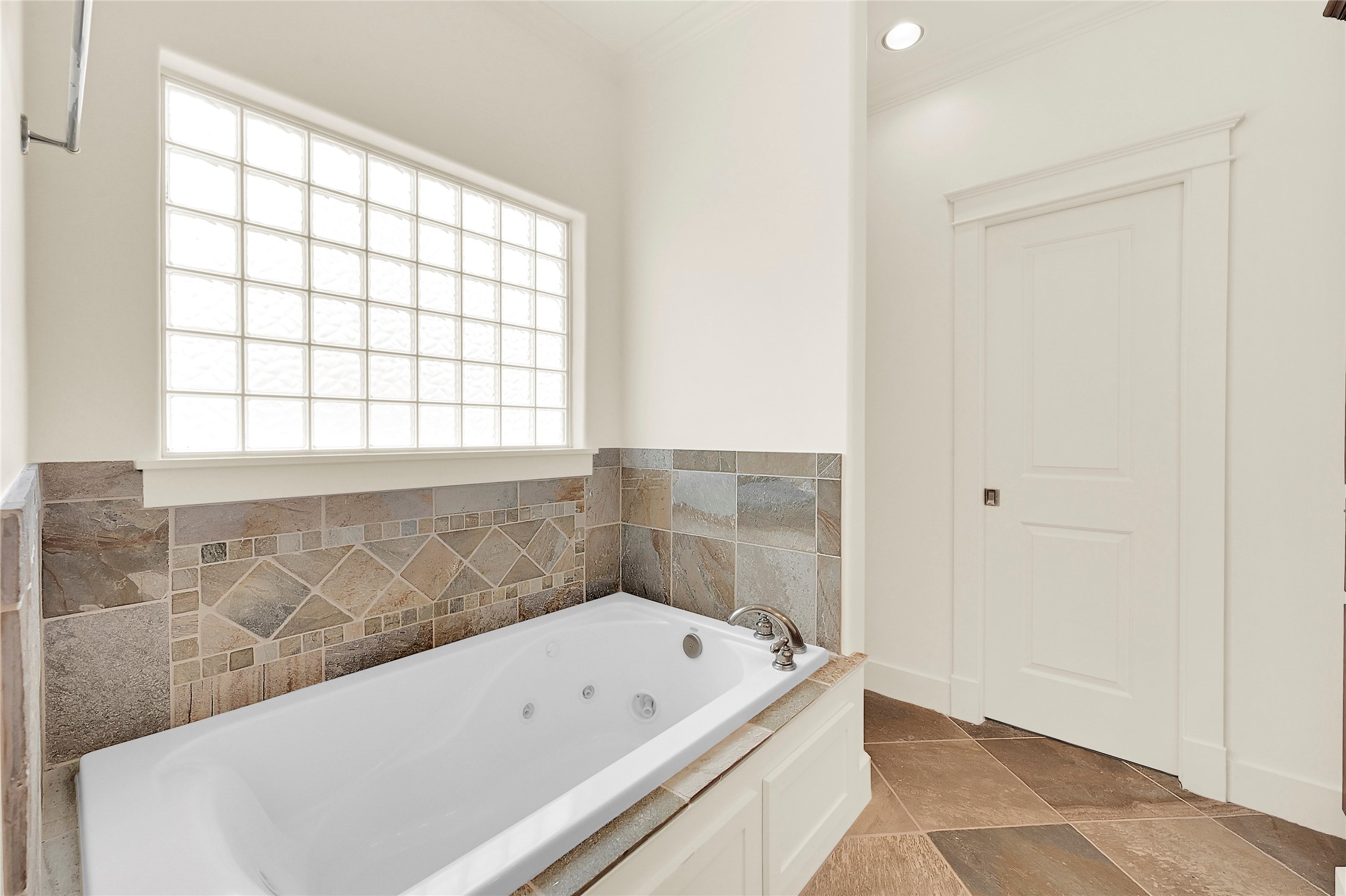 4418 Edsee Street Houston, TX 77009 - Photo 18 of 28 Imagine soaking in this tranquil space after a long day of hard work!