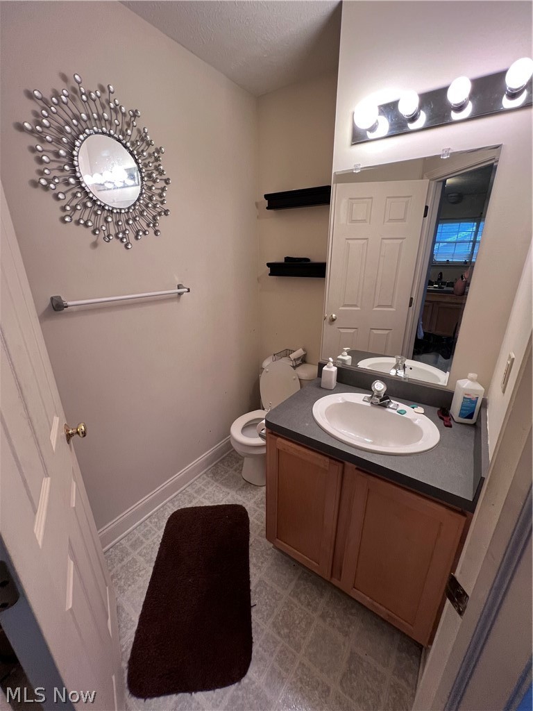 853 Helmsdale Road Cleveland, OH 44112 - Photo 11 of 15
