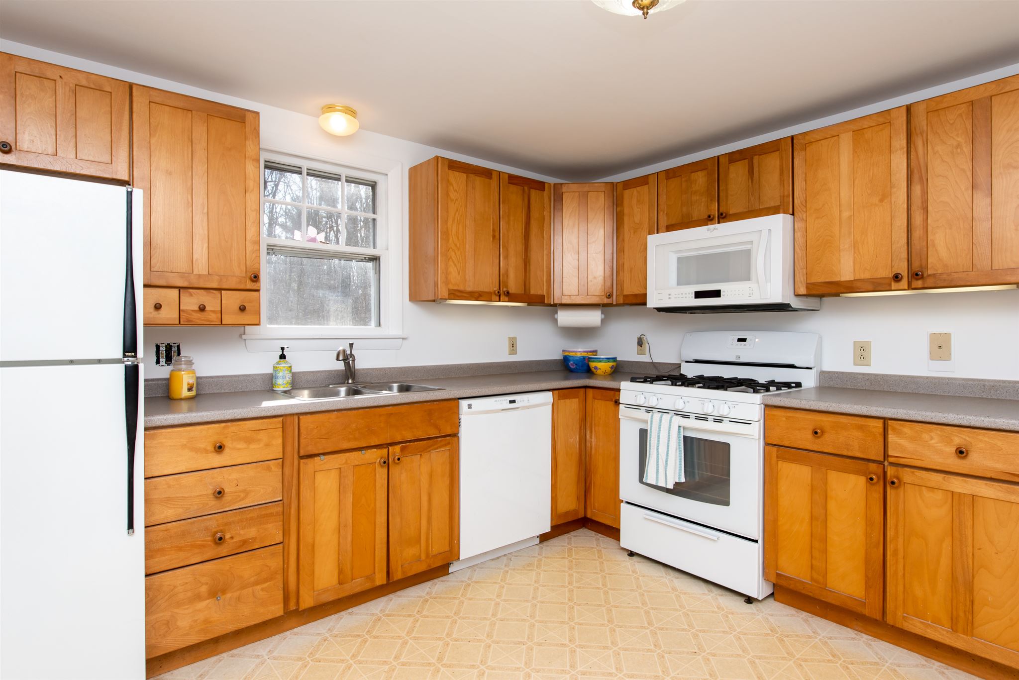 11 Wedgewood Road Dover, NH 03820 - Photo 3 of 10 Gallery Image 3