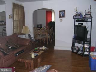 202 Barrington Road Upper Darby, PA 19082 - Photo 3 of 6