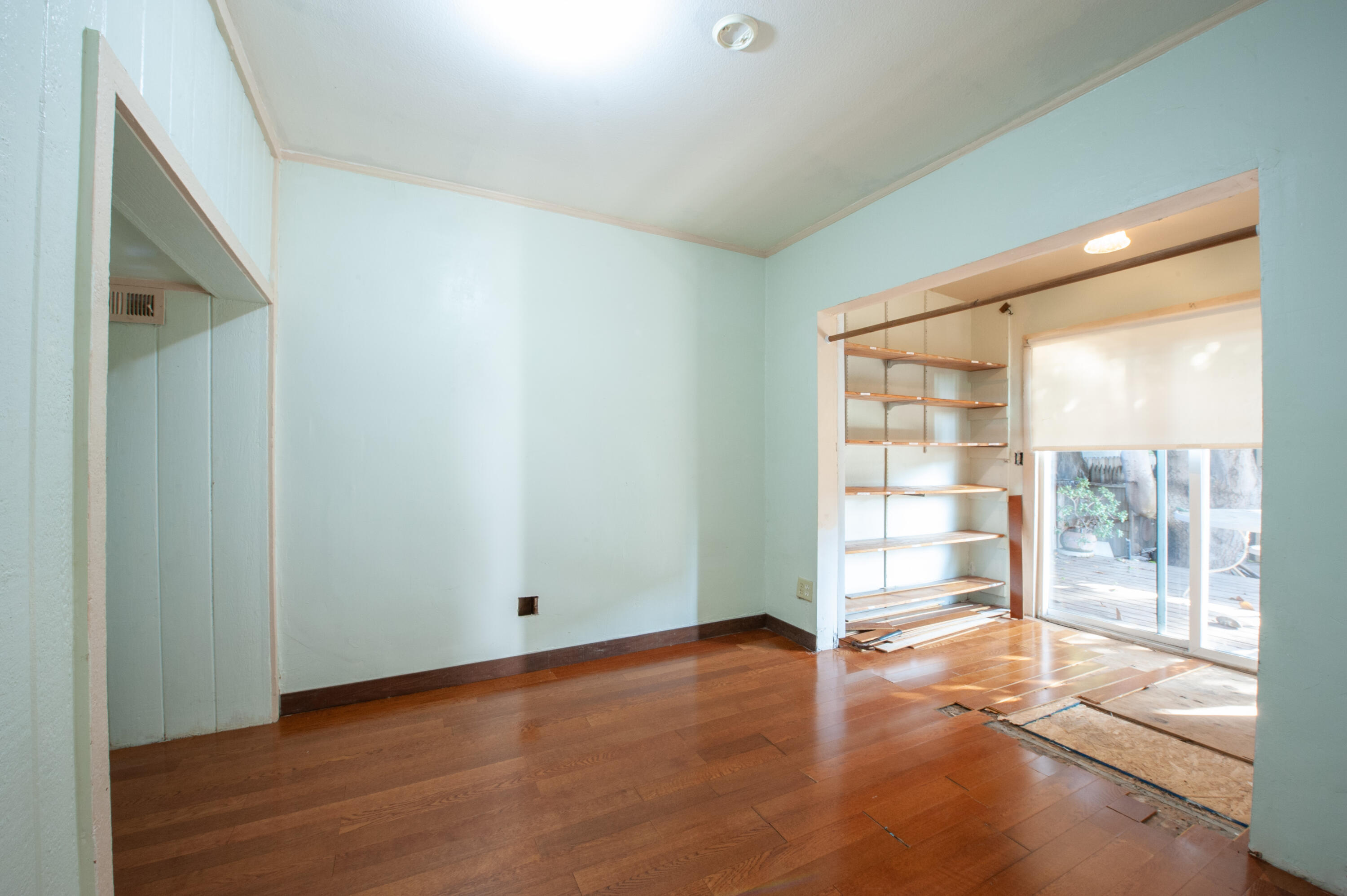 2014 Channel Drive Ventura, CA 93001 - Photo 10 of 13 Guest room