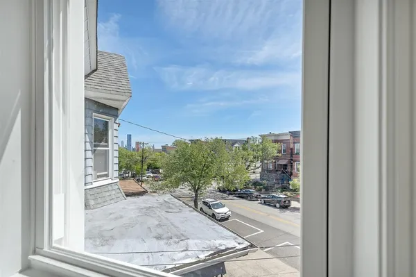 $3,600 | 208 Shippen Street, Unit 2, Weehawken, NJ 07086