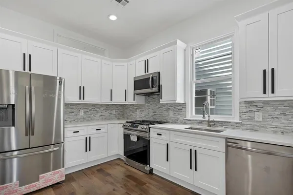 $3,600 | 208 Shippen Street, Unit 2, Weehawken, NJ 07086