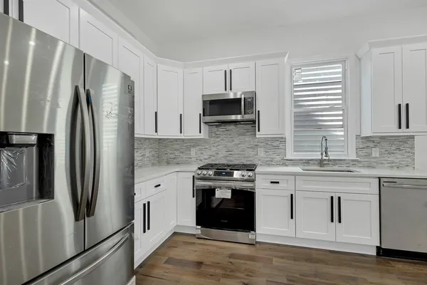 $3,600 | 208 Shippen Street, Unit 2, Weehawken, NJ 07086