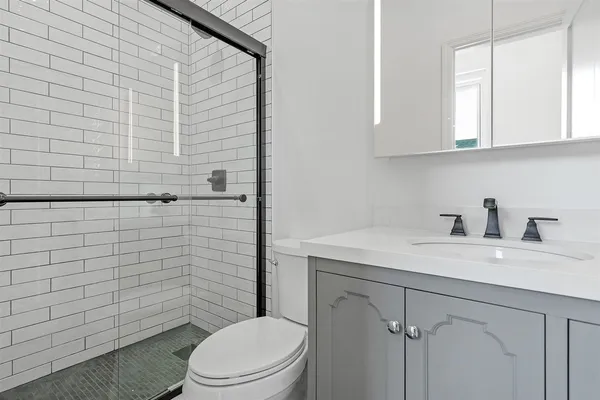 $3,600 | 208 Shippen Street, Unit 2, Weehawken, NJ 07086