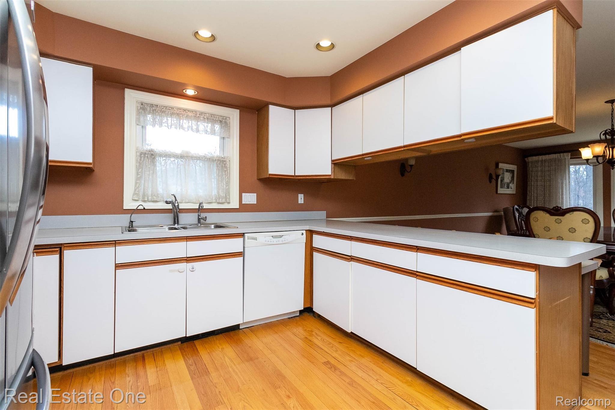 1255 Seville Road Rochester, MI 48309 - Photo 15 of 58 15.jpg