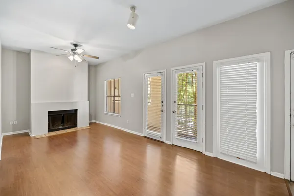 $1,800 | 712 Graham Place, Unit 203, Austin, TX 78705