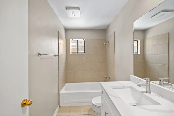 $1,800 | 712 Graham Place, Unit 203, Austin, TX 78705