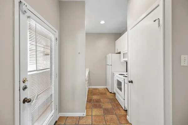 $1,800 | 712 Graham Place, Unit 203, Austin, TX 78705
