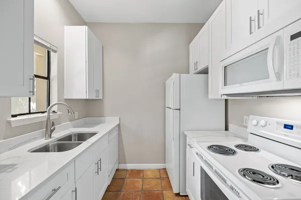 $1,800 | 712 Graham Place, Unit 203, Austin, TX 78705