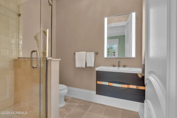 a very nice looking room with a large mirror