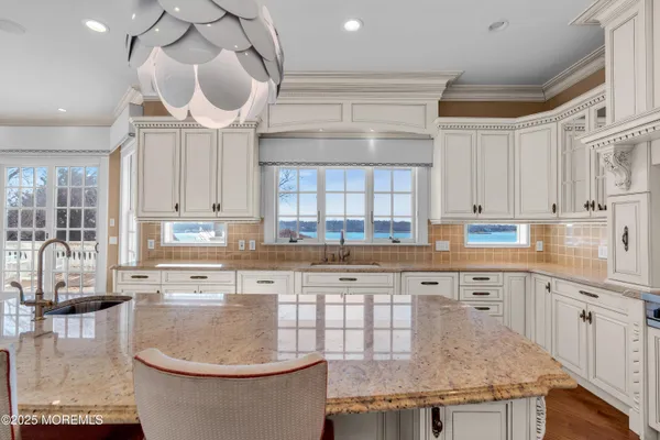 $7,999,999 | 934 Navesink River Road, Rumson, NJ 07760