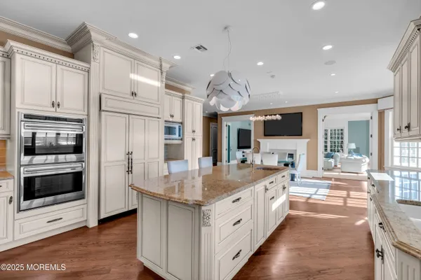 $7,999,999 | 934 Navesink River Road, Rumson, NJ 07760