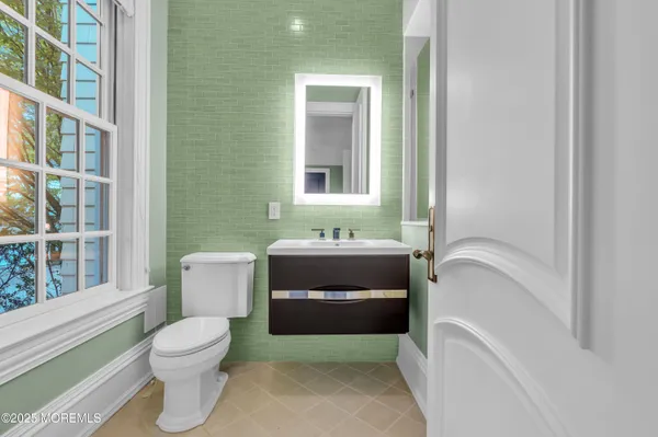 $7,999,999 | 934 Navesink River Road, Rumson, NJ 07760