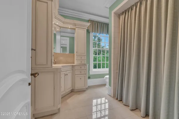 $7,999,999 | 934 Navesink River Road, Rumson, NJ 07760