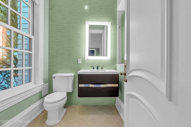 $7,999,999 | 934 Navesink River Road, Rumson, NJ 07760