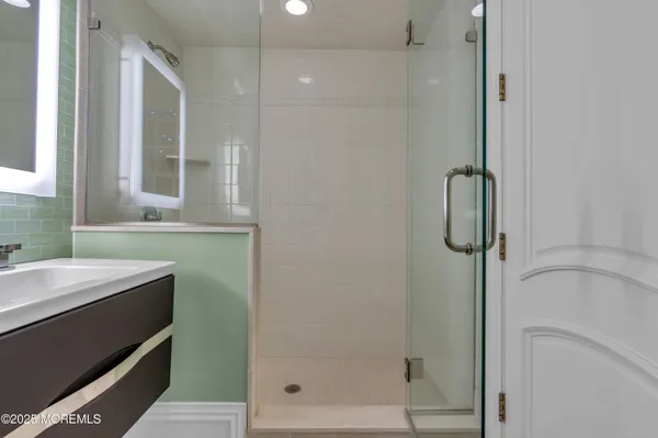 $7,999,999 | 934 Navesink River Road, Rumson, NJ 07760