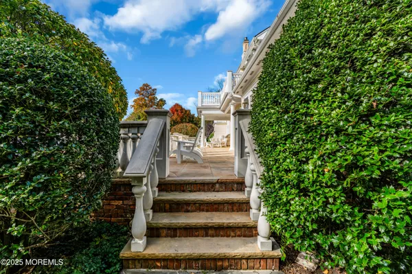 $7,999,999 | 934 Navesink River Road, Rumson, NJ 07760