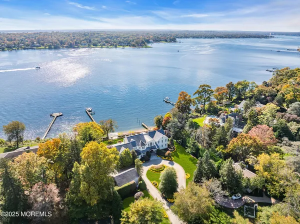 $7,999,999 | 934 Navesink River Road, Rumson, NJ 07760