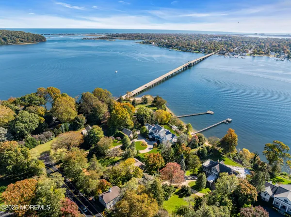$7,999,999 | 934 Navesink River Road, Rumson, NJ 07760