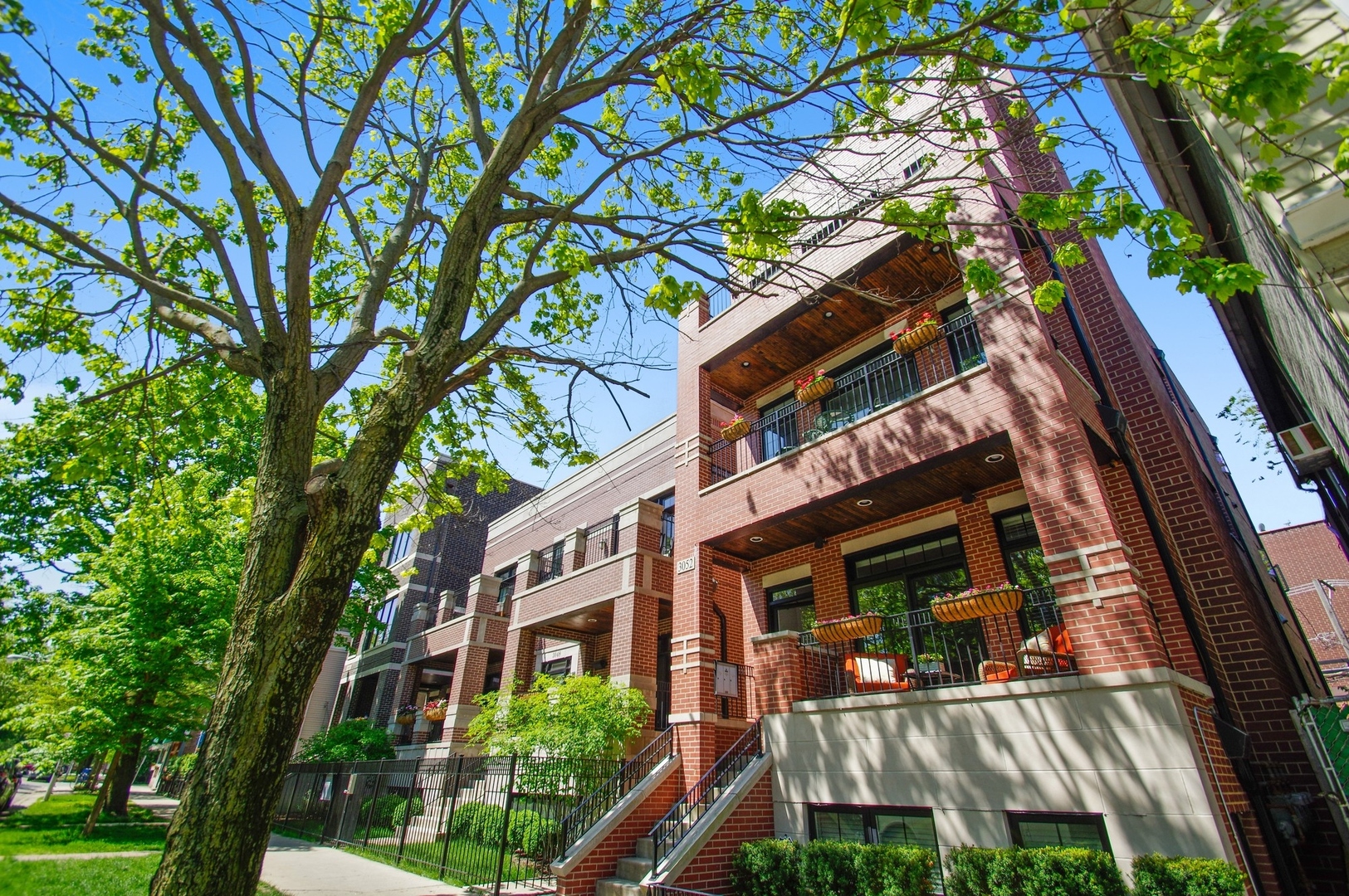 3052 North Racine Avenue, Unit 1 Chicago, IL 60657 - Photo 1 of 30 Gallery Image 1