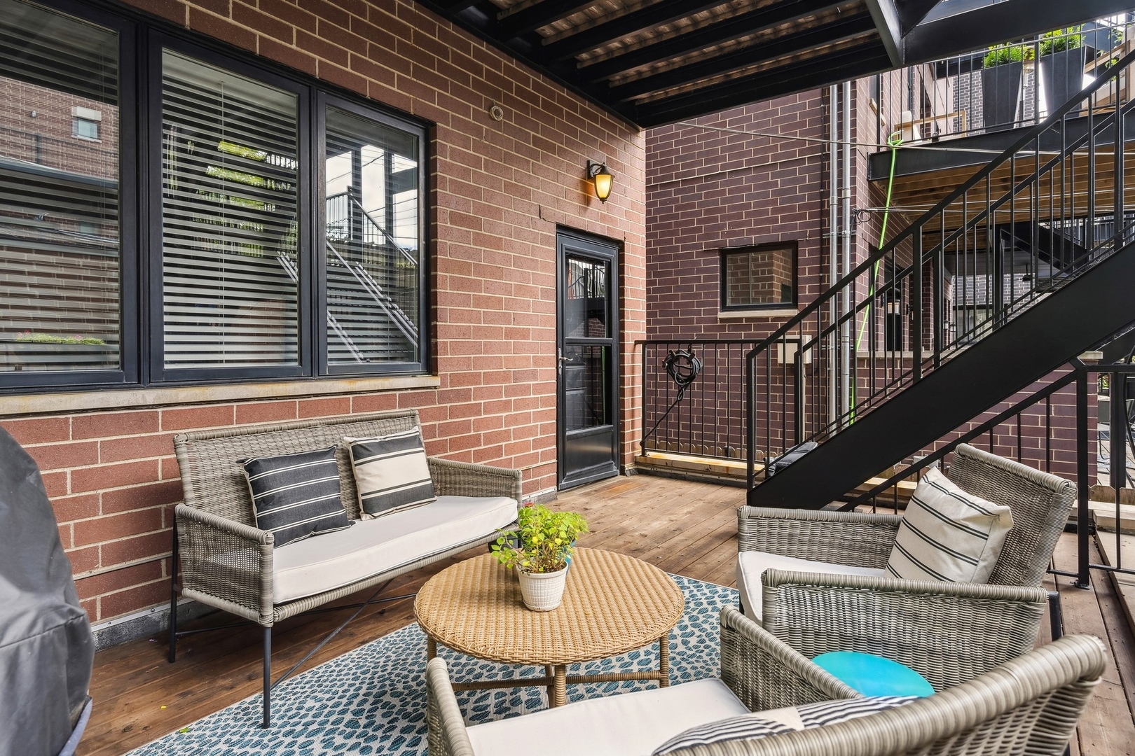 3052 North Racine Avenue, Unit 1 Chicago, IL 60657 - Photo 14 of 30 Gallery Image 14
