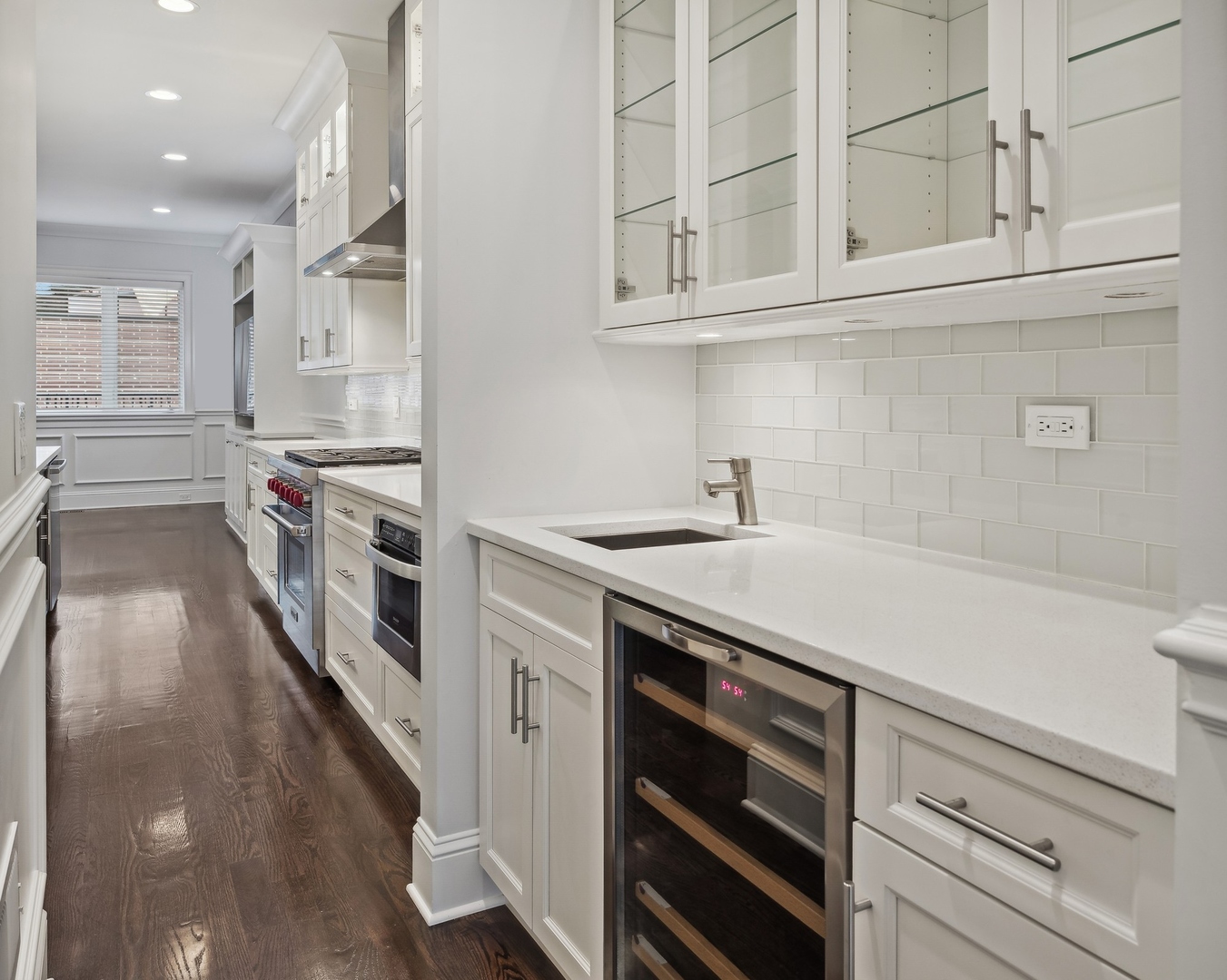 3052 North Racine Avenue, Unit 1 Chicago, IL 60657 - Photo 8 of 30 Gallery Image 8