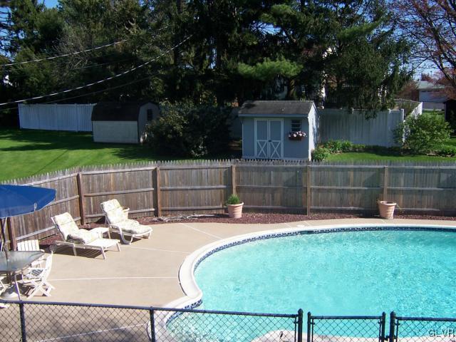 3036 Oakland Road Bethlehem, PA 18020 - Photo 4 of 28 Gallery Image 4