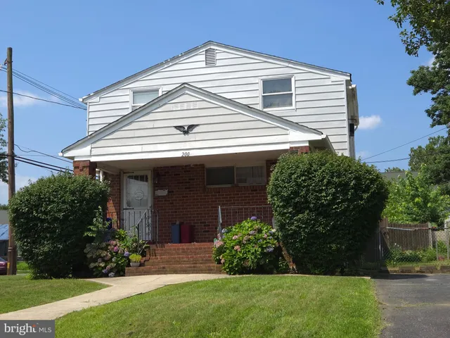 $329,000 | 200 East Roland Road, Brookhaven, PA 19015
