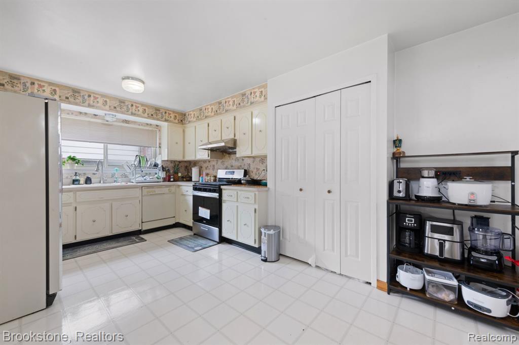 38982 Sutton Drive Sterling Heights, MI 48310 - Photo 21 of 27