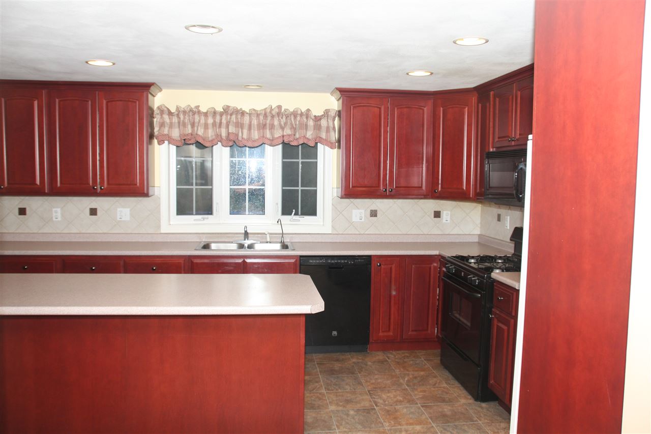 136 Dutton Road Pelham, NH 03076 - Photo 16 of 40 Gallery Image 16