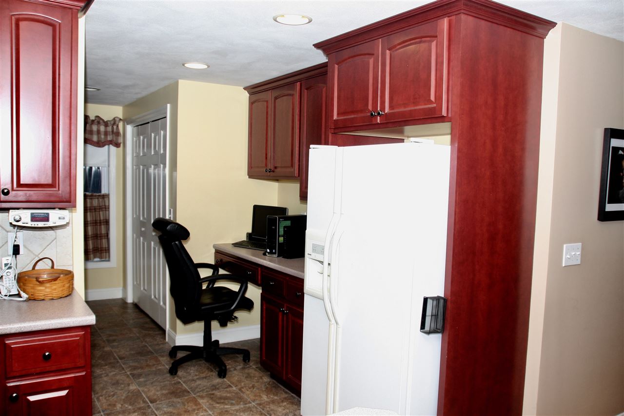 136 Dutton Road Pelham, NH 03076 - Photo 17 of 40 Gallery Image 17