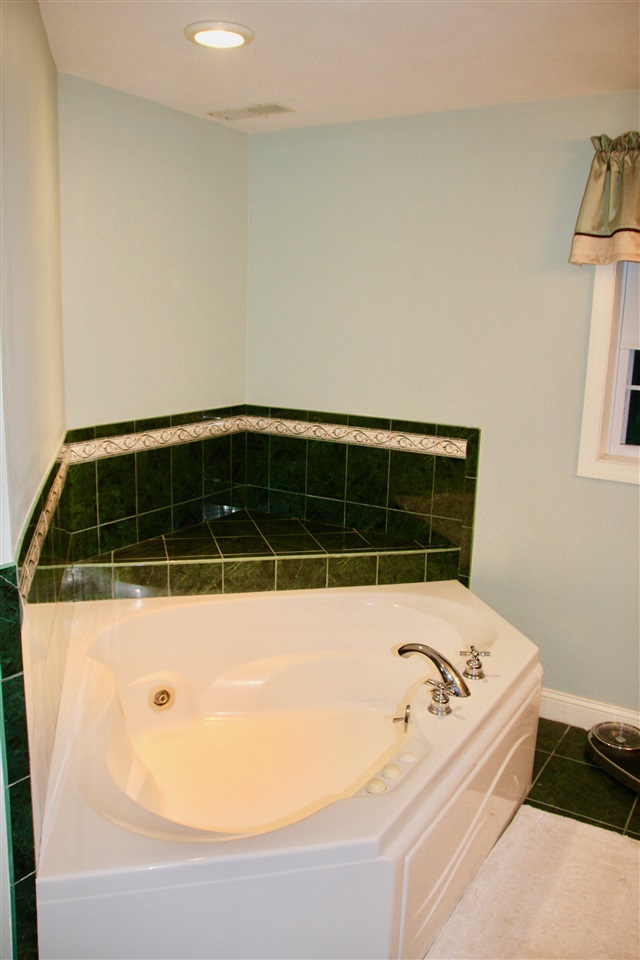 136 Dutton Road Pelham, NH 03076 - Photo 27 of 40 Gallery Image 27