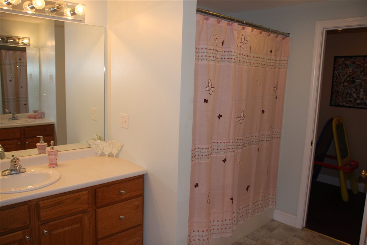 136 Dutton Road Pelham, NH 03076 - Photo 30 of 40 Gallery Image 30