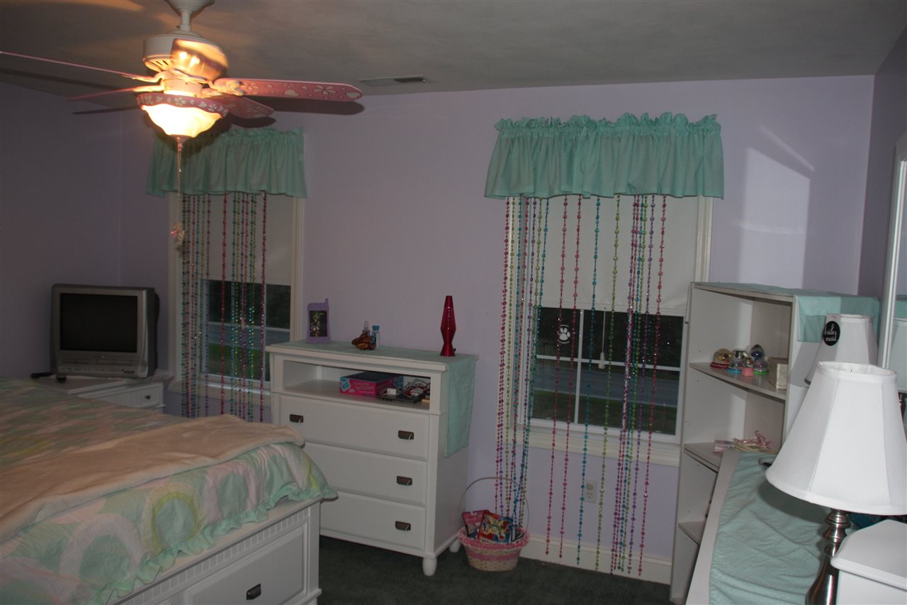 136 Dutton Road Pelham, NH 03076 - Photo 33 of 40 Gallery Image 33