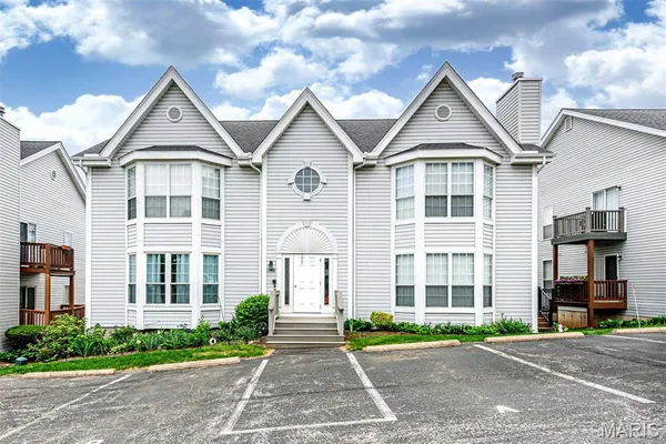 $189,900 | 1708 Whispering Creek Drive, Unit A, Ballwin, MO 63021