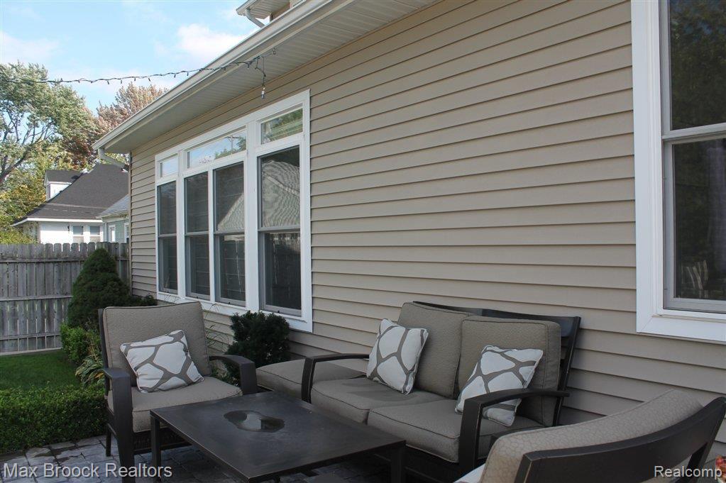 2254 Rosemont Road Berkley, MI 48072 - Photo 37 of 39 Great for Entertaining