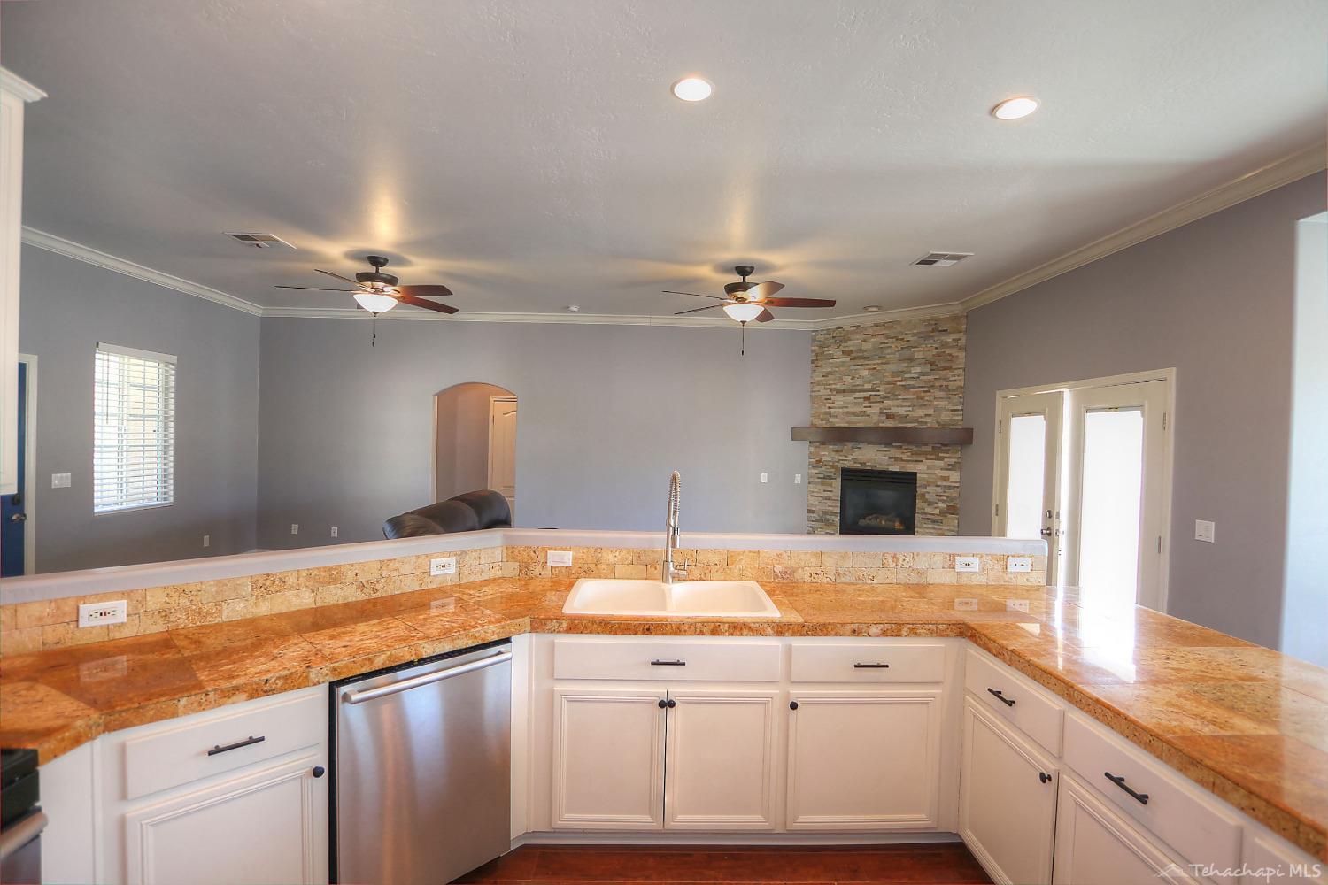 22219 Mariposa Road Tehachapi, CA 93561 - Photo 10 of 26 Gallery Image 10