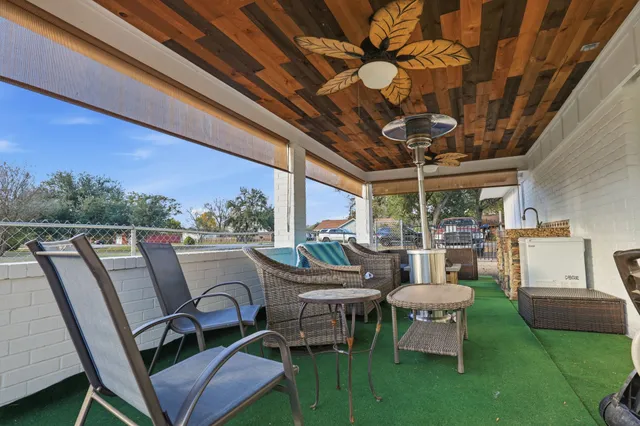 $335,000 | 2414 Loch Lomond Street, Highlands, TX 77562