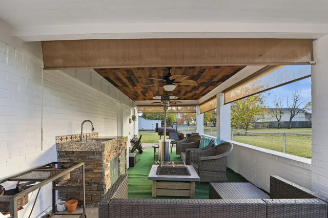 $335,000 | 2414 Loch Lomond Street, Highlands, TX 77562