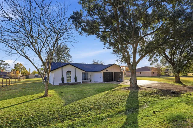 $355,000 | 2414 Loch Lomond Street, Highlands, TX 77562