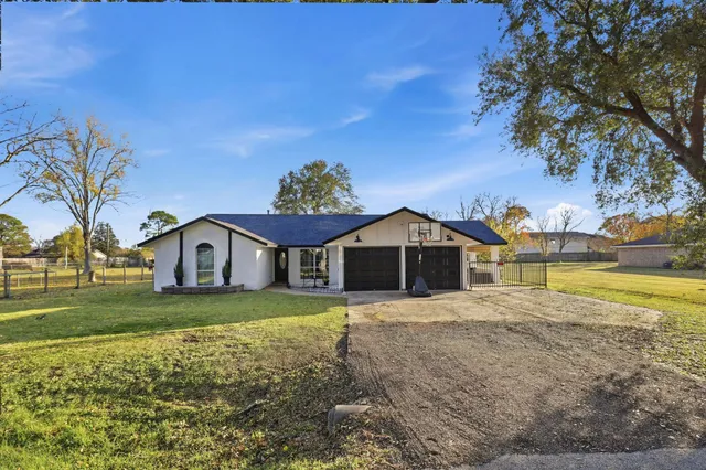 $355,000 | 2414 Loch Lomond Street, Highlands, TX 77562