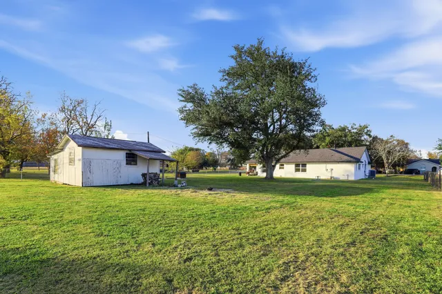 $335,000 | 2414 Loch Lomond Street, Highlands, TX 77562